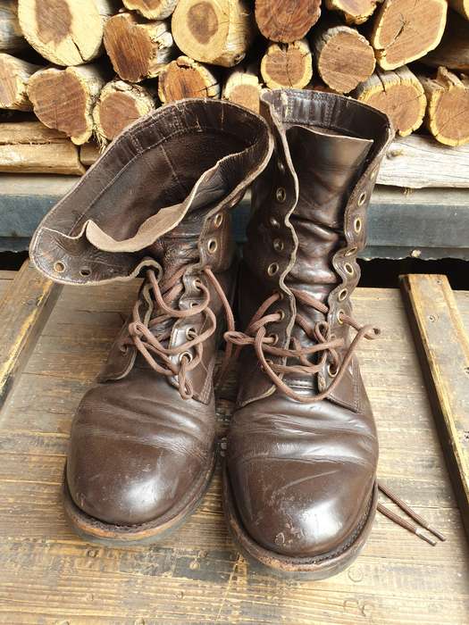 original WELL used/worn SADF era dated 1991 full leather combat boots with "drill" soles size 10 UK