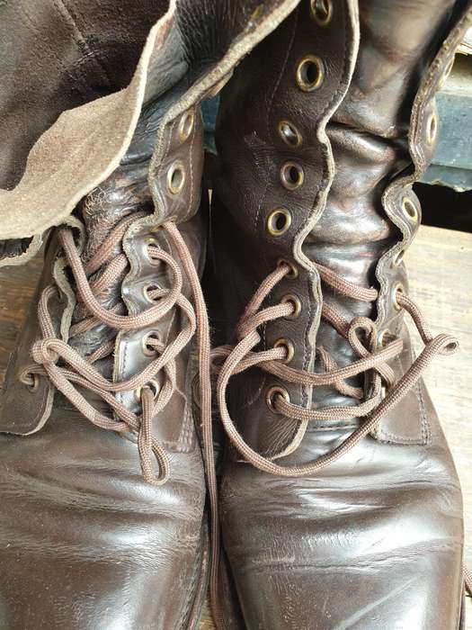 original WELL used/worn SADF era dated 1991 full leather combat boots with "drill" soles size 10 UK