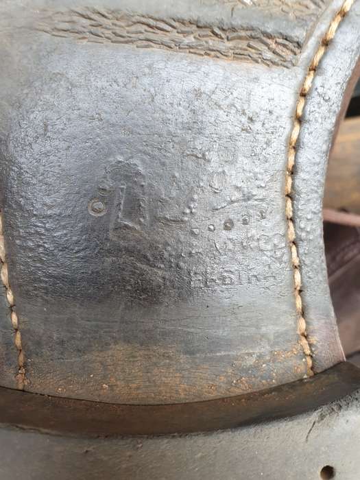 original WELL used/worn SADF era dated 1991 full leather combat boots with "drill" soles size 10 UK