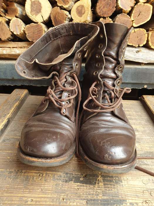 original WELL used/worn SADF era dated 1991 full leather combat boots with "drill" soles size 10 UK