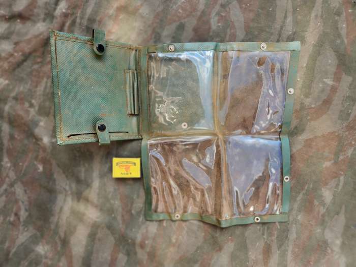 unknown origins green vinyl 70s/80s style small field map-case in good used condition (came in among