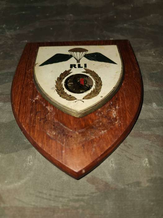 100% period original Rhodesian Bushwar era RLI unit plaque 1 Cmndo aged & glue loose scroll missing