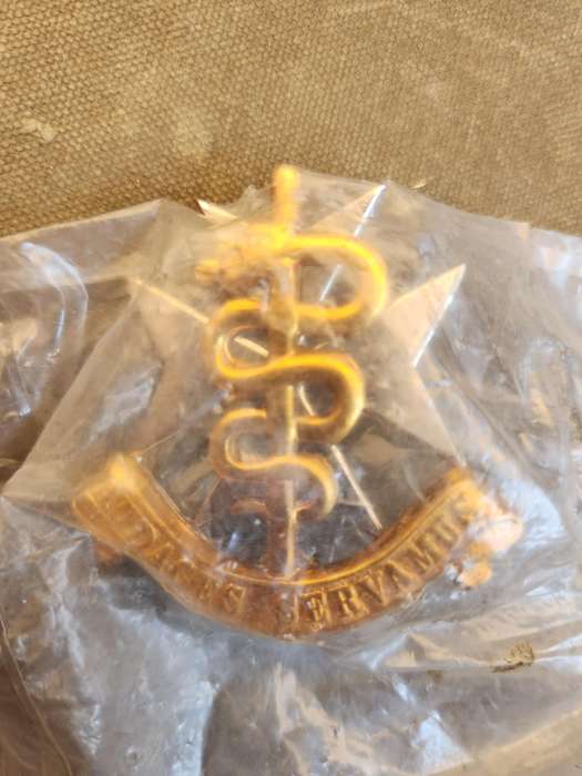 100% original (in as supplied plastic) SAMS beret bi-metal badge - SADF era - medics and ops medics