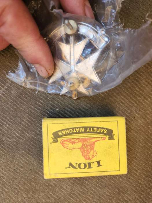 100% original (in as supplied plastic) SAMS beret bi-metal badge - SADF era - medics and ops medics