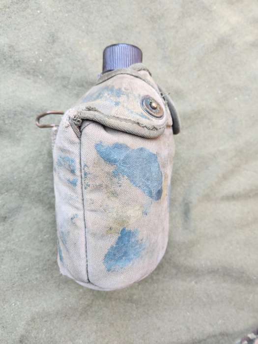 used original US Army dd 1945 canteen and cover with signs of Rhod era custom "baby-poop" camo paint