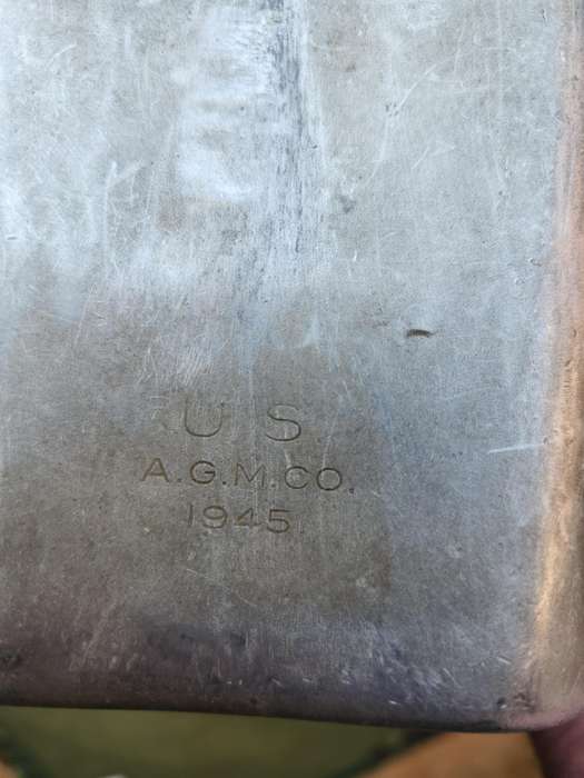 used original US Army dd 1945 canteen and cover with signs of Rhod era custom "baby-poop" camo paint