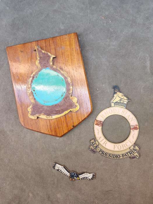 scarce UDI era Royal Rhodesian Air Force plaque on African Hardwood wooden backing 2piece glue loose