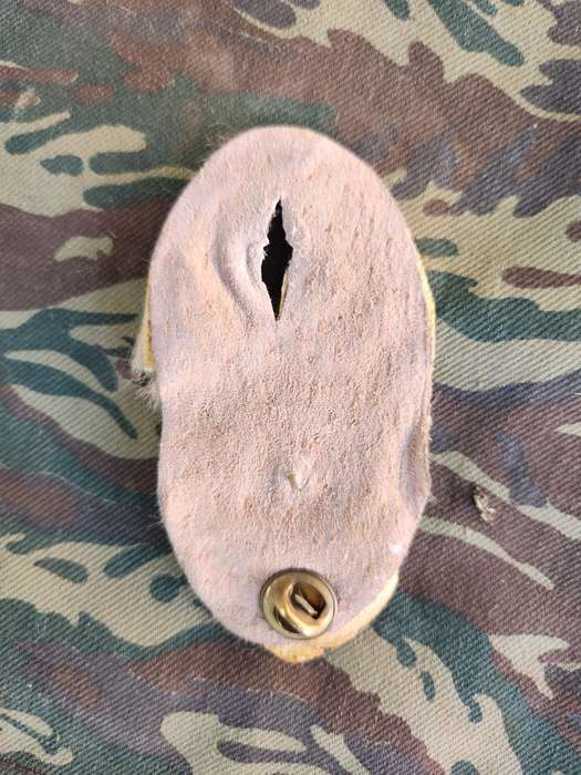 original bushwar period SADF era 6 SAI Bn pocket affiliation fob badge & leather hanger as worn 80s