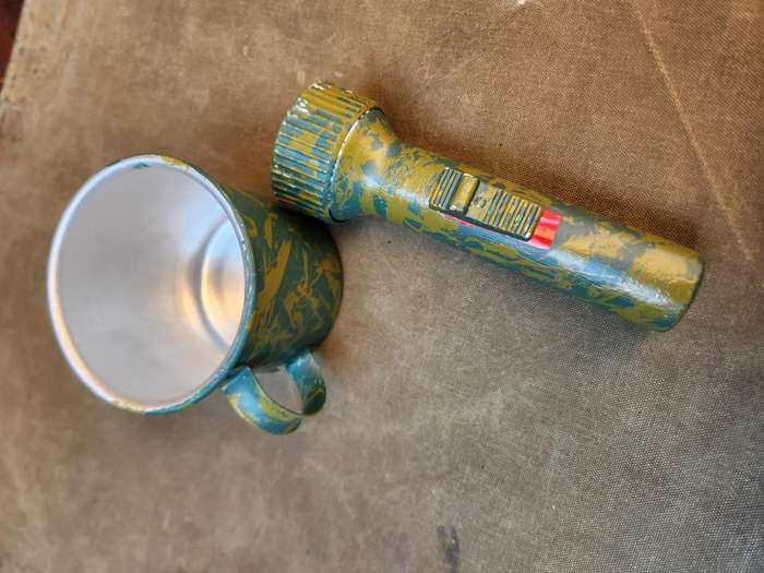 2 piece job-lot of Rhod Bushwar era used 70s pvt purchase allu mug & flash-light torch both hand cam