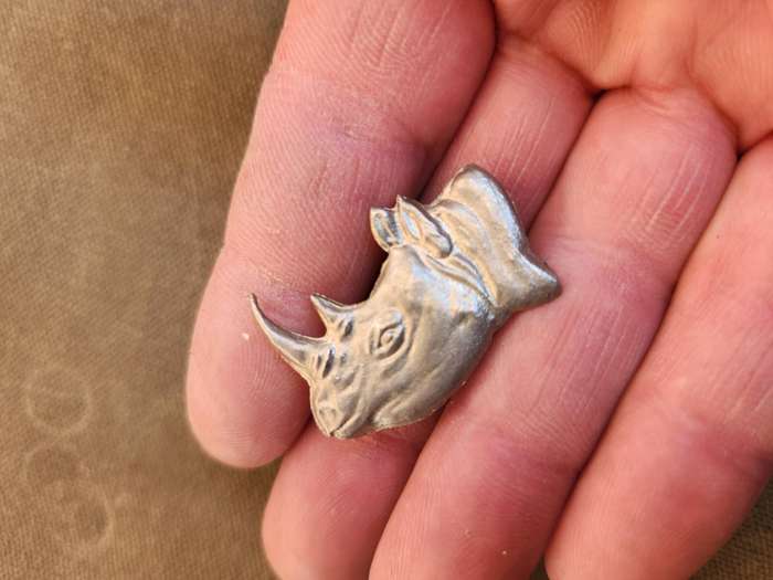 rarely seen original Rhodesia period 2 Brigade (rhino) metal cap badge (with lugs) - from the commem