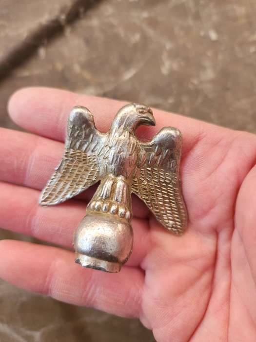 unknown origin (eagle) ornate metal flag-pole/mace device as used in military and cadets bands etc.