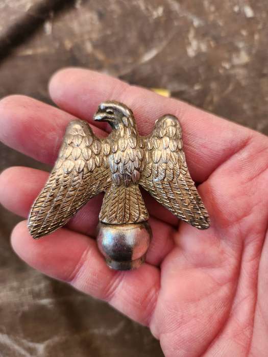 unknown origin (eagle) ornate metal flag-pole/mace device as used in military and cadets bands etc.