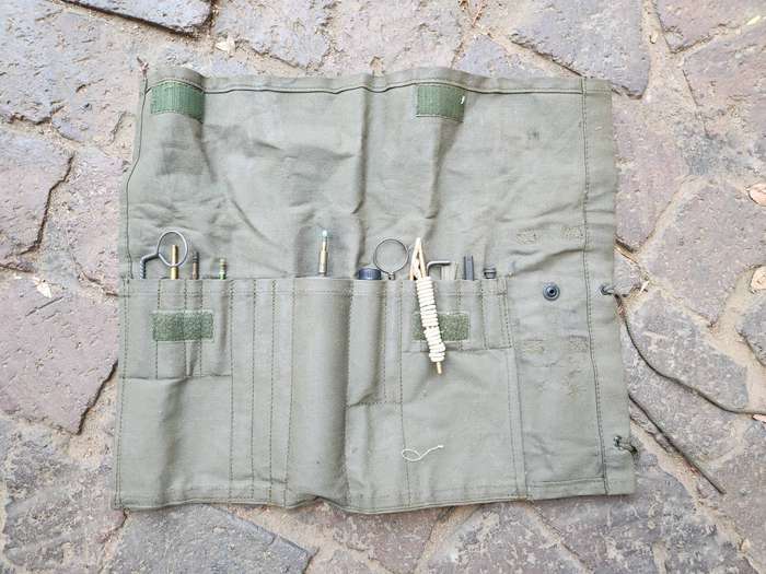 used complete SADF era R4 (works with all 5,56mm's) cleaning kit with new copper brushes - fully use