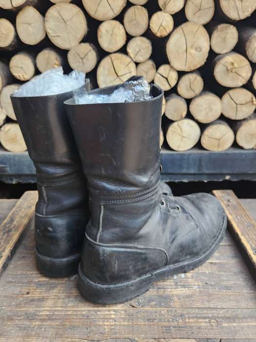 good clean used condition original Austrian black leather (mountain?) combat boots size 42 (UK 8/9)