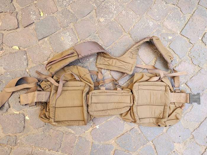 as new (hardly used) SA Army Para Battalion Bateleur 90 nutria battle-jcket webbing adjustable size