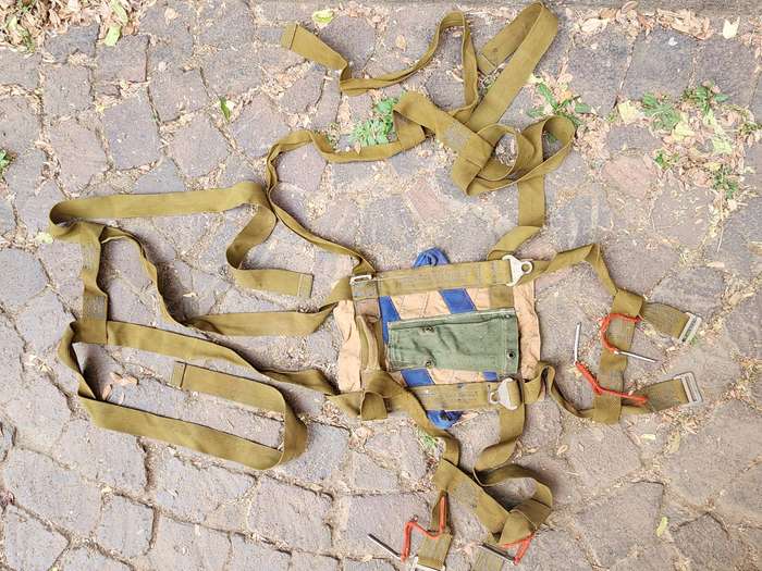 100% original 60s era SA Army Para Bn used British made & sourced kit-jump harness intact & complete