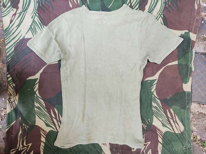 100% original (named) Rhodesia bushwar period rhod Regt tee-shirt size medium good clean used cond.