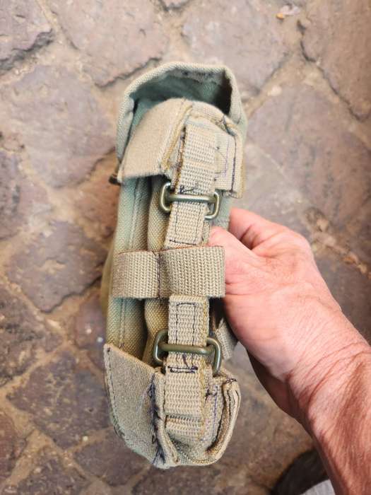 single (RH side) 100% original Rhod Army issue patt 69 canvas kidney pouch used intact condition