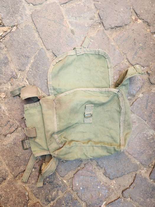 single (RH side) 100% original Rhod Army issue patt 69 canvas kidney pouch used intact condition