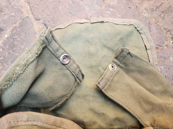 single (LH side) 100% original Rhod Army issue patt 69 canvas kidney pouch used clean intact cond.