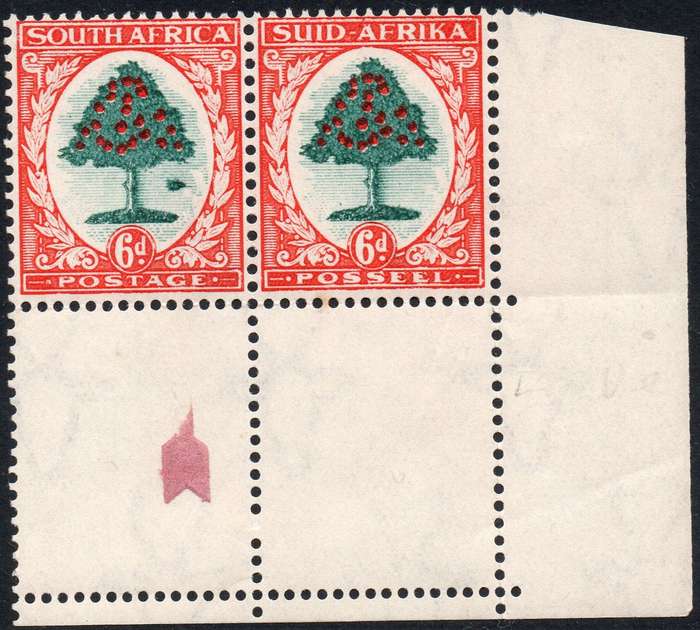 Union of SA : 1937 SG61b : 6d GREEN & VERMILLION - ``MOLEHILL VARIETY`` UM CORNER MARGINAL