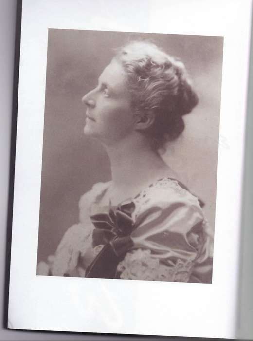 EMILY HOBHOUSE GELIEFDE VERRAAIER - ELSABE BRITS (2 DE DRUK 2016) BOEREOORLOG