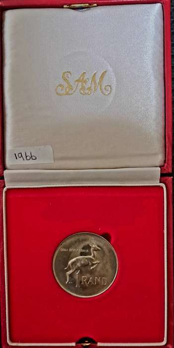 1966 Unc Silver One Rand coin in red box