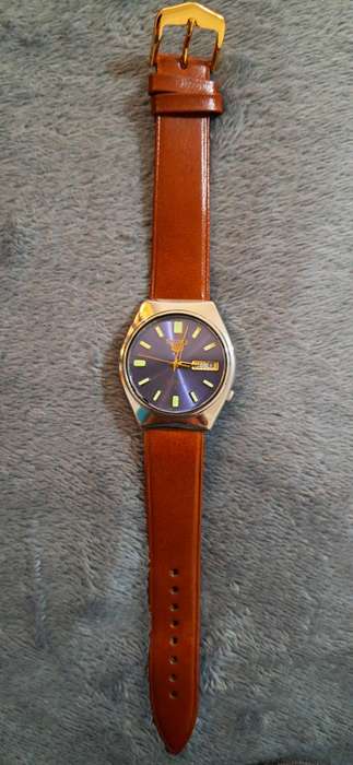 Vintage Seiko 5 Automatic Caliber 6309 A Day Date Watch