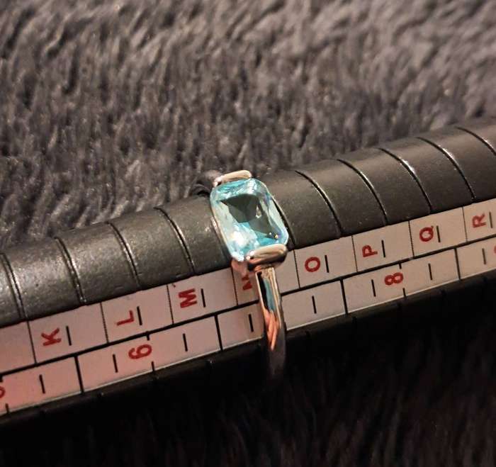 Size 7 Ring Synthetic Zirconia