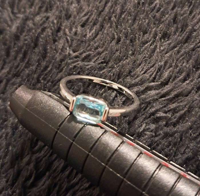 Size 7 Ring Synthetic Zirconia