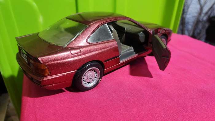 BMW 850 i "1:18" by Road Tough