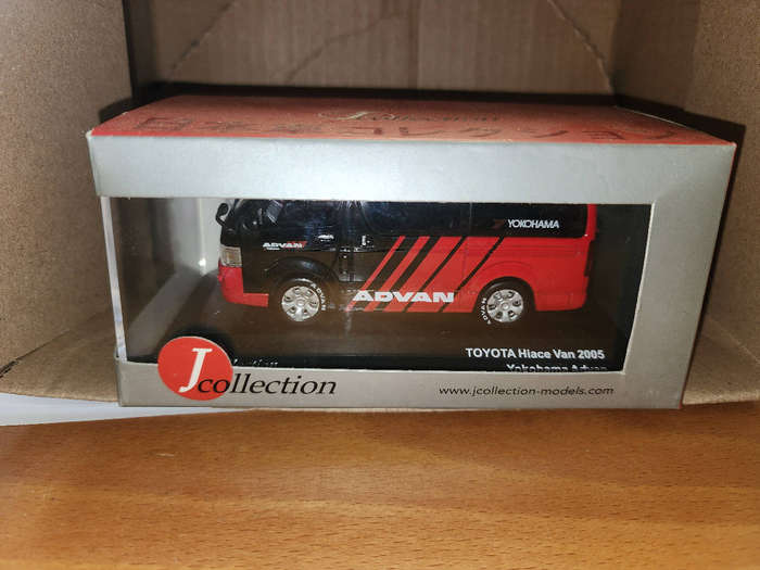 Toyota Hi-Ace Van  (1:43)