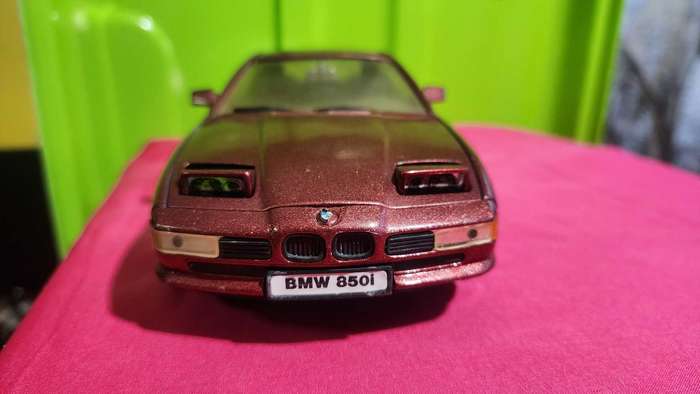 BMW 850 i "1:18" by Road Tough