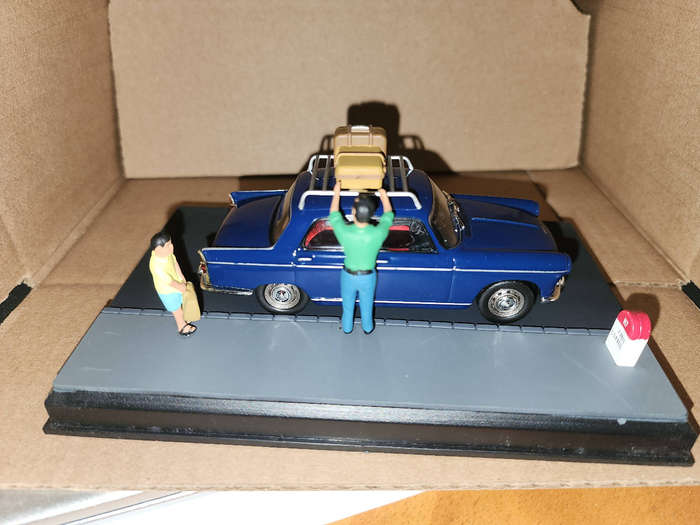 Peugeot 404 Holiday Mini  (1:43)