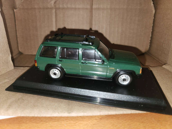 Jeep Grand Cherokee Model (1;43)