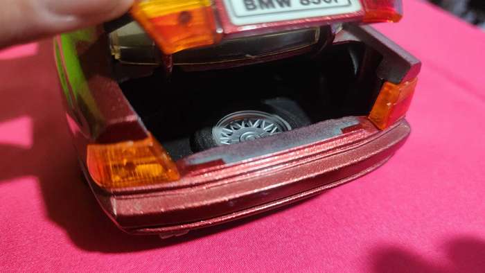 BMW 850 i "1:18" by Road Tough