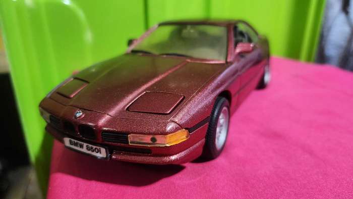 BMW 850 i "1:18" by Road Tough