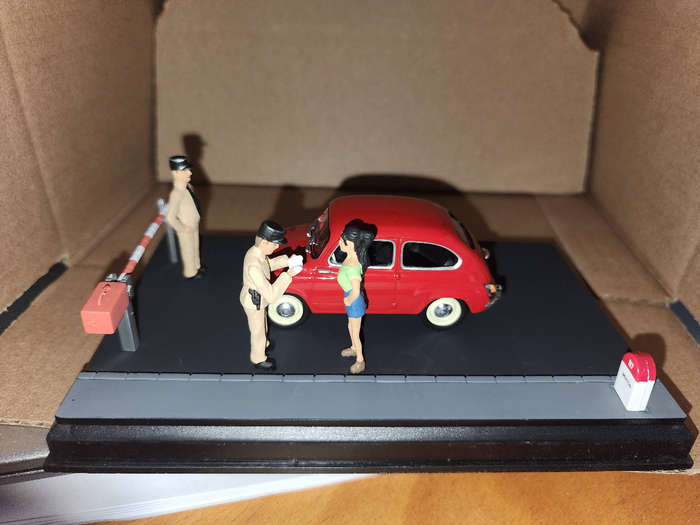 Fiat 60at Border Post "Mini Diarama"  (1:43)