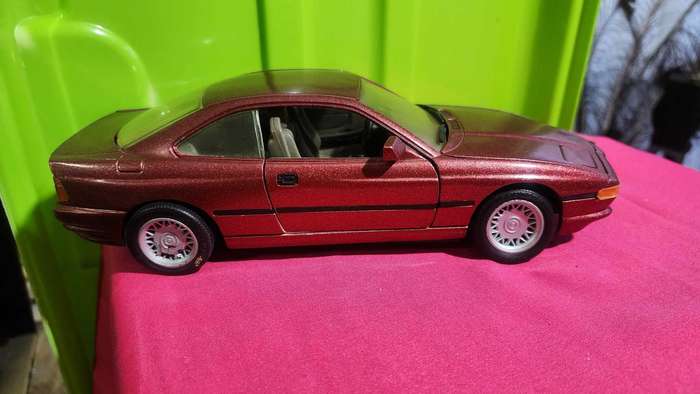 BMW 850 i "1:18" by Road Tough