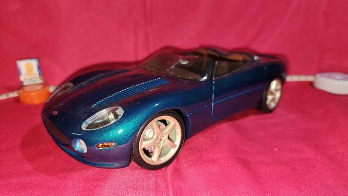 Jaguar XK 180 (1:18) Maisto