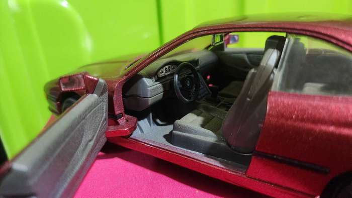 BMW 850 i "1:18" by Road Tough