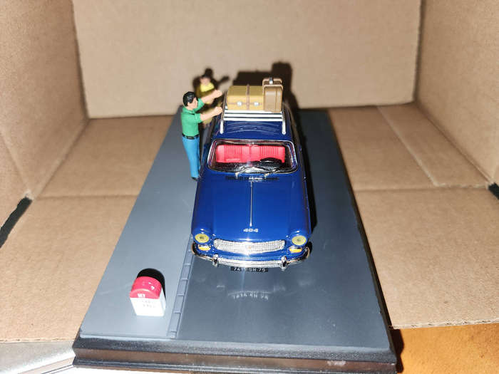Peugeot 404 Holiday Mini  (1:43)