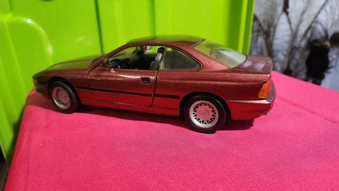 BMW 850 i "1:18" by Road Tough