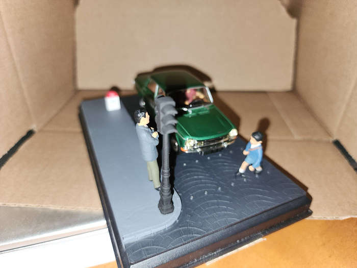 Fiat at Traffic crossing Mini (1:43)