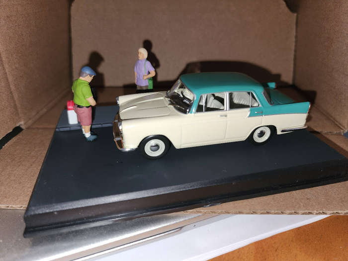 Austin Cambridge on Phot-Shoot Mini Diarama (1:43)