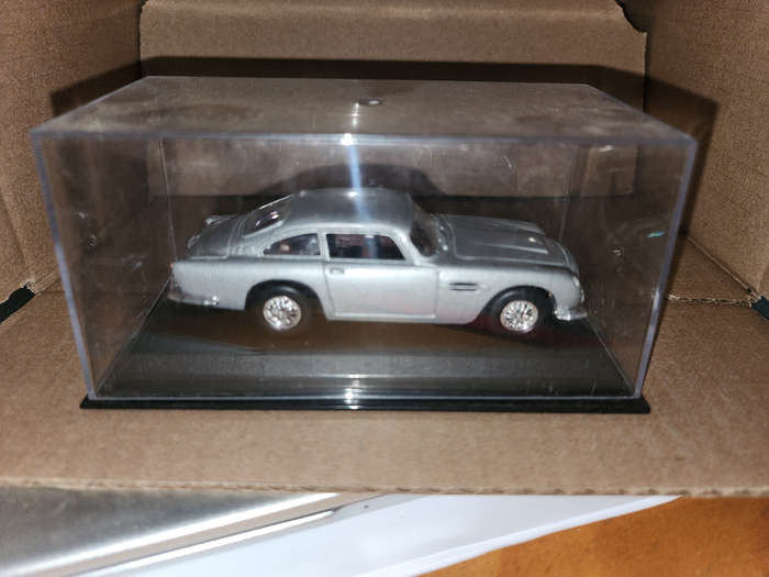 Aston Martin(1:43)
