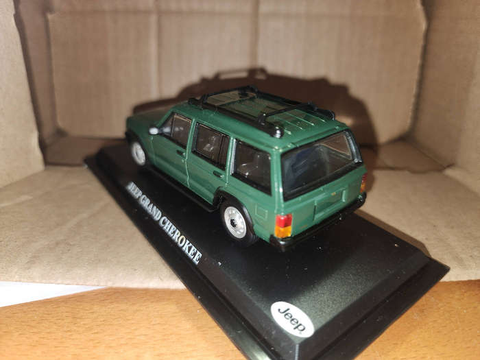 Jeep Grand Cherokee Model (1;43)