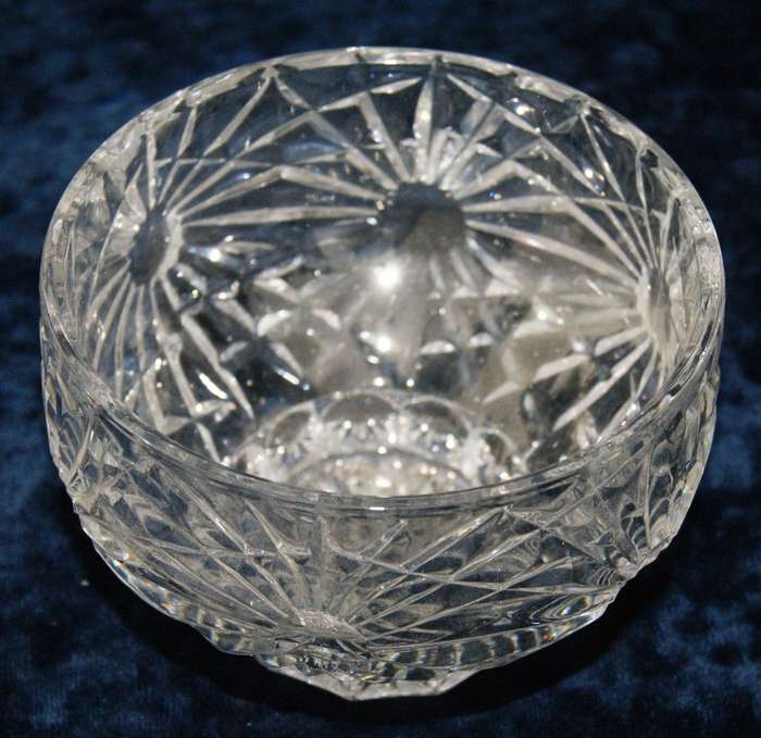 Vintage moulded glass sweet dish/ bowl
