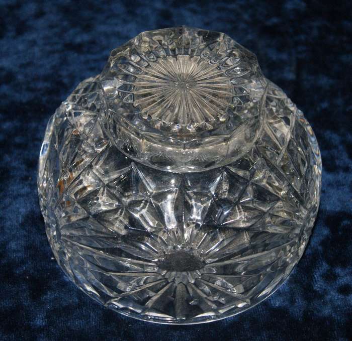 Vintage moulded glass sweet dish/ bowl