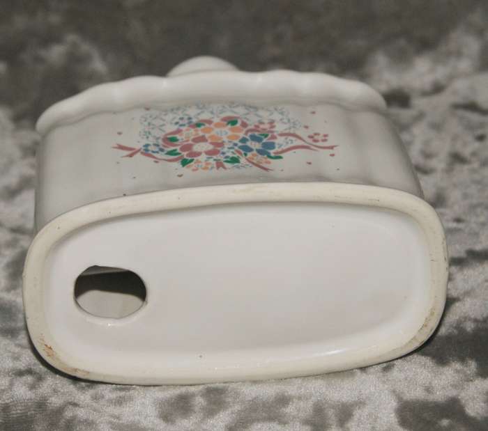 Vintage ceramic serviette holder